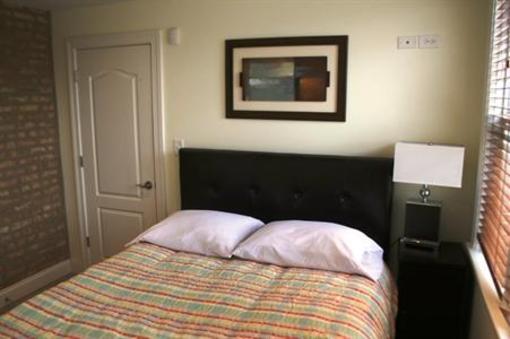 фото отеля Roscoe Village Guesthouse