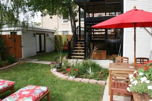 фото отеля Roscoe Village Guesthouse