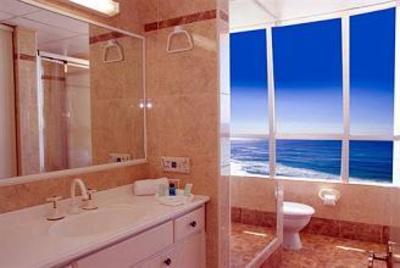 фото отеля Chateau Beachside Resort Gold Coast