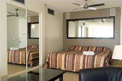 фото отеля Chateau Beachside Resort Gold Coast