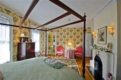 фото отеля Architects Inn - George Champlin Mason House