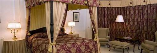 фото отеля Aldwark Manor