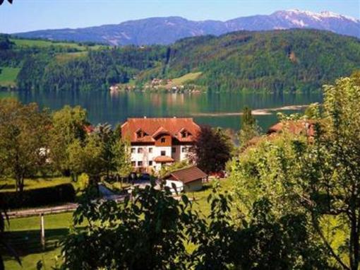 фото отеля Ferienwohnungen Seerose direkt am See