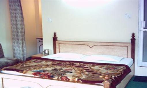 фото отеля Elphinstone Hotel Nainital