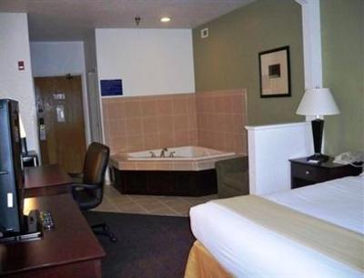 фото отеля Holiday Inn Express Celina