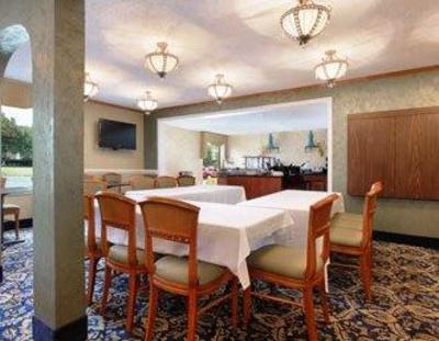 фото отеля Baymont Inn & Suites Greensboro Coliseum