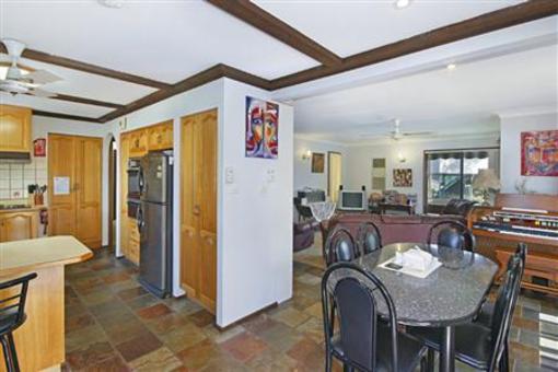 фото отеля Wombats Bed & Breakfast