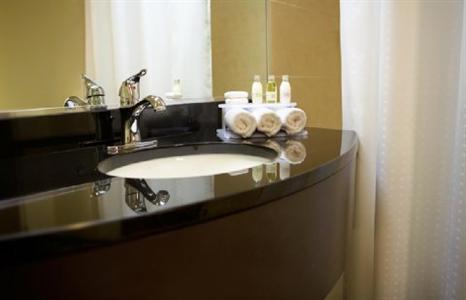 фото отеля Holiday Inn Express Hotel & Suites Montreal Airport