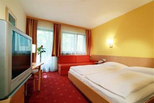 фото отеля Hotel Zur Post Sankt Valentin
