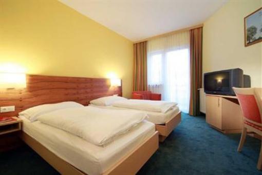 фото отеля Hotel Zur Post Sankt Valentin