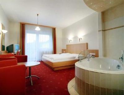 фото отеля Hotel Zur Post Sankt Valentin