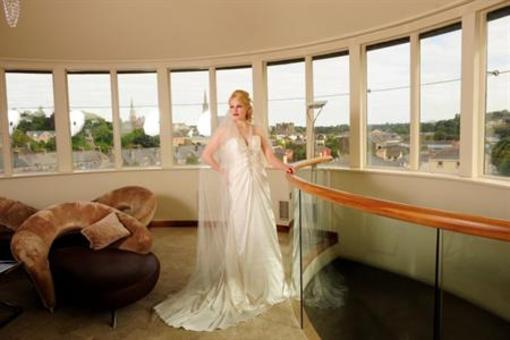 фото отеля Riverside Park Hotel Macroom