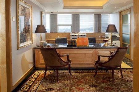 фото отеля Crowne Plaza Hotel Qingdao