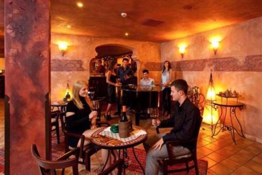 фото отеля Meses Shiraz Wellness & Trening Hotel Superior