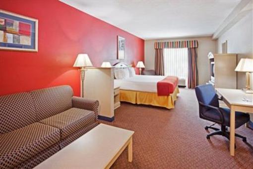 фото отеля Holiday Inn Express Hotel & Suites London