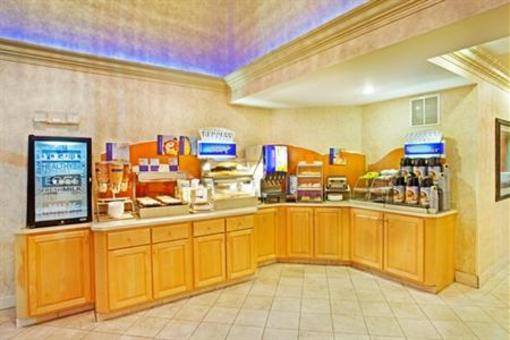 фото отеля Holiday Inn Express Hotel & Suites London