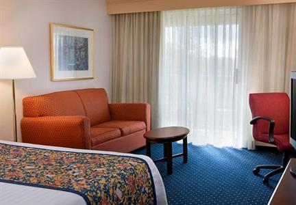 фото отеля Courtyard by Marriott Cleveland Airport/South