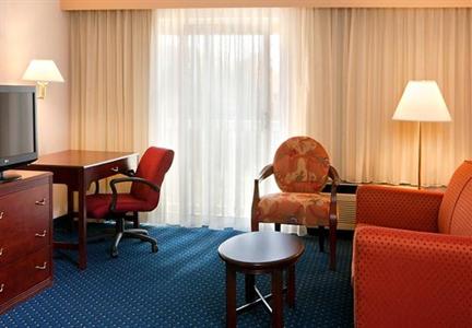 фото отеля Courtyard by Marriott Cleveland Airport/South