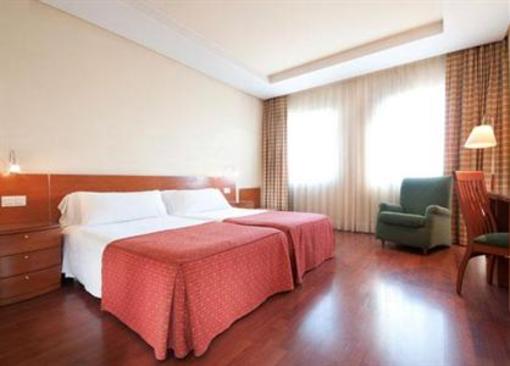фото отеля Tryp Madrid Chamartin Hotel