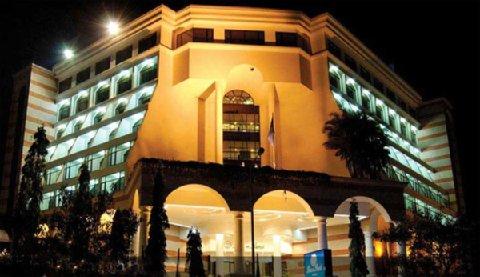 фото отеля Sun n Sand Pune