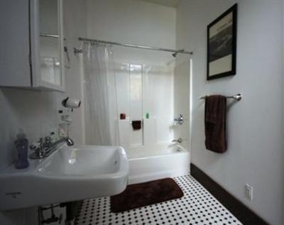 фото отеля Mc Grady Inn