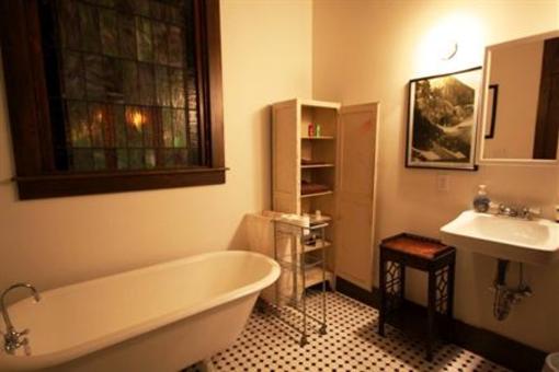 фото отеля Mc Grady Inn