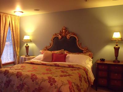 фото отеля Mansion Inn Lake Stevens