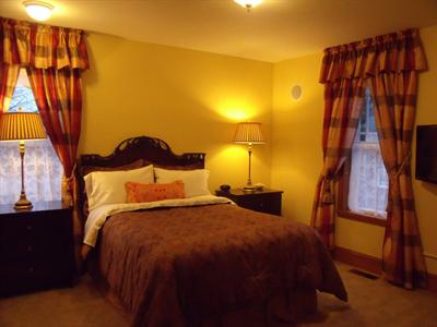 фото отеля Mansion Inn Lake Stevens