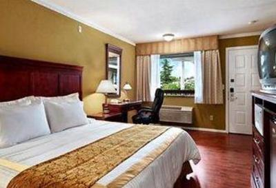 фото отеля Royal Coachman Inn & Suites
