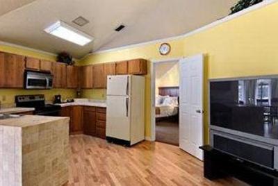 фото отеля Royal Coachman Inn & Suites