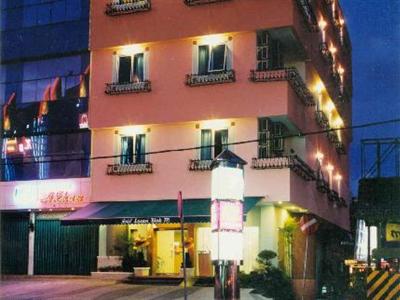 фото отеля Losari Blok M Hotel