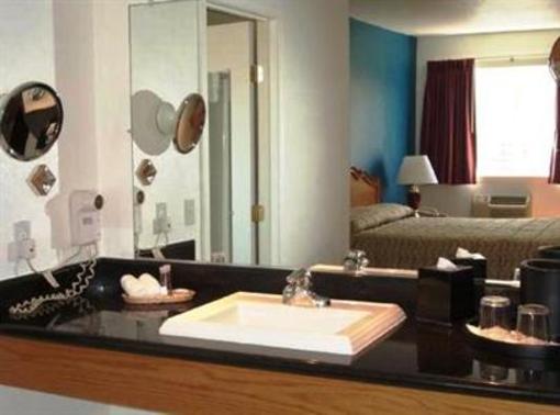 фото отеля Alpine Inn & Suites