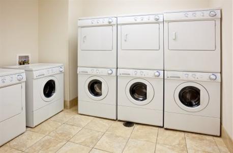фото отеля Staybridge Suites Milwaukee West Oconomowoc