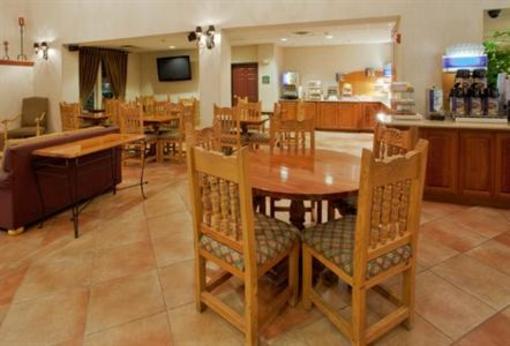 фото отеля Holiday Inn Express Hotel & Suites Manteca