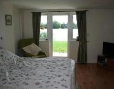 фото отеля Lower Lakes - Oak Lodge - Guest Room