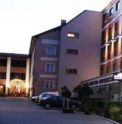 фото отеля Pod Lipami Centrum Bankietowo Konferencyjne Hotel Legowo