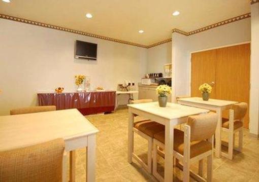 фото отеля Quality Inn & Suites Omaha