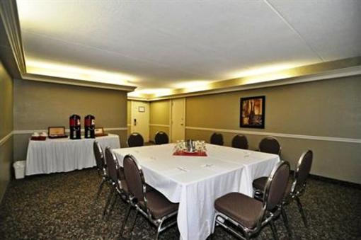 фото отеля BEST WESTERN Mariposa Inn and Conference Centre