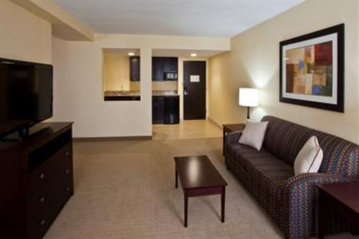 фото отеля Holiday Inn Express and Suites Fort Lauderdale Executive Airport
