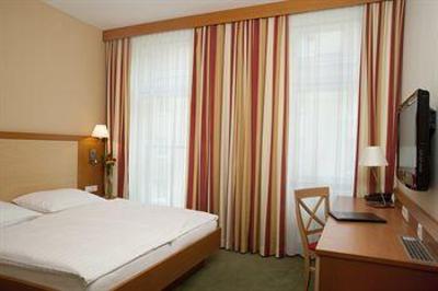 фото отеля Lucia Hotel