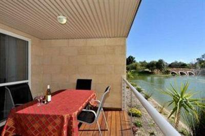 фото отеля Lakeside Holiday Apartments South Yunderup