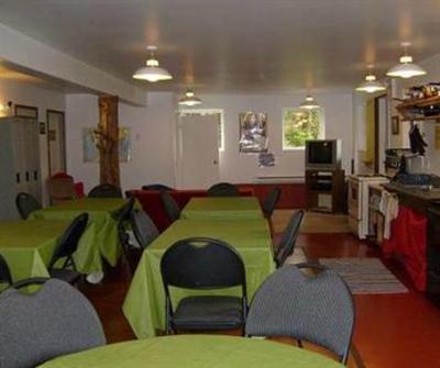 фото отеля C&N Backpackers Port Hardy