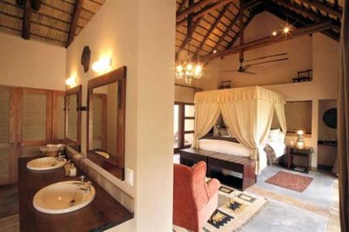 фото отеля Inyati Game Lodge