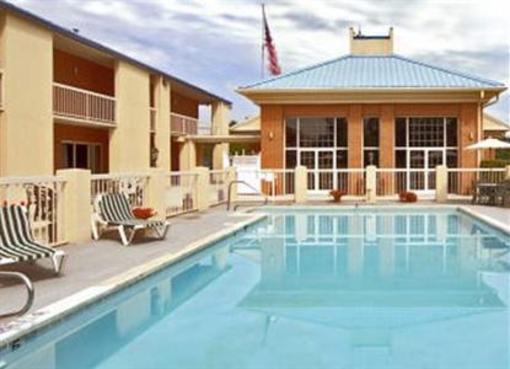 фото отеля Nuevo Inn & Suites