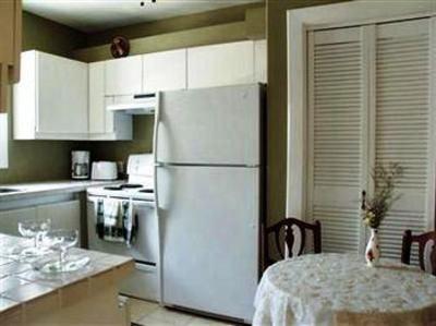 фото отеля LakeBreeze Niagara Bed & Breakfast