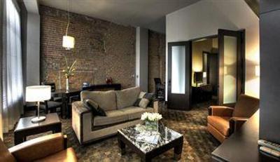 фото отеля Le Place d'Armes Hotel & Suites