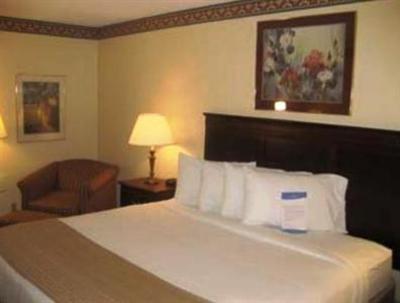 фото отеля Baymont Inn & Suites Battle Creek I-94