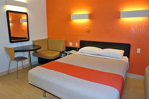 фото отеля Motel 6 San Antonio West - Seaworld
