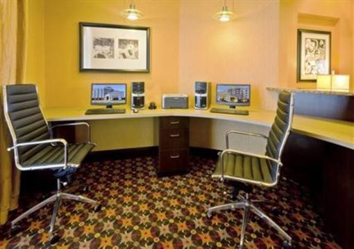 фото отеля Holiday Inn Express Hotel & Suites Nashville - Opryland