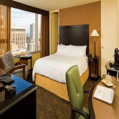 фото отеля Crowne Plaza Chicago Magnificent Mile